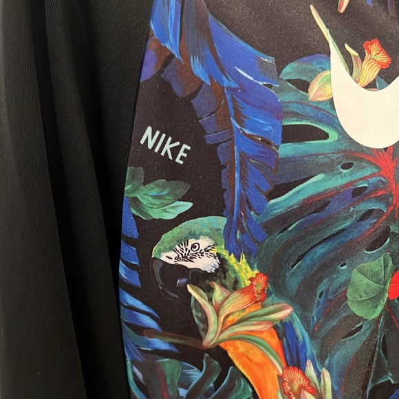 Nike Tropical Cropped Sweatshirt - Picture 4 of 8